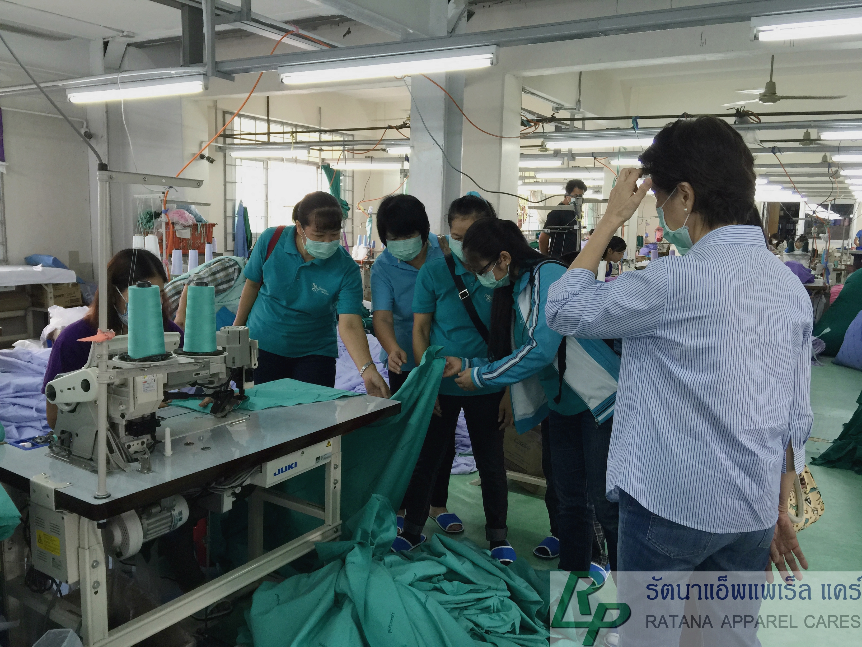 เจ้าหน้าที่โรงพยาบาลมหาราชเชียงใหม่เยี่ยมชมโรงงาน วันที่30กรกฎาคม 2558