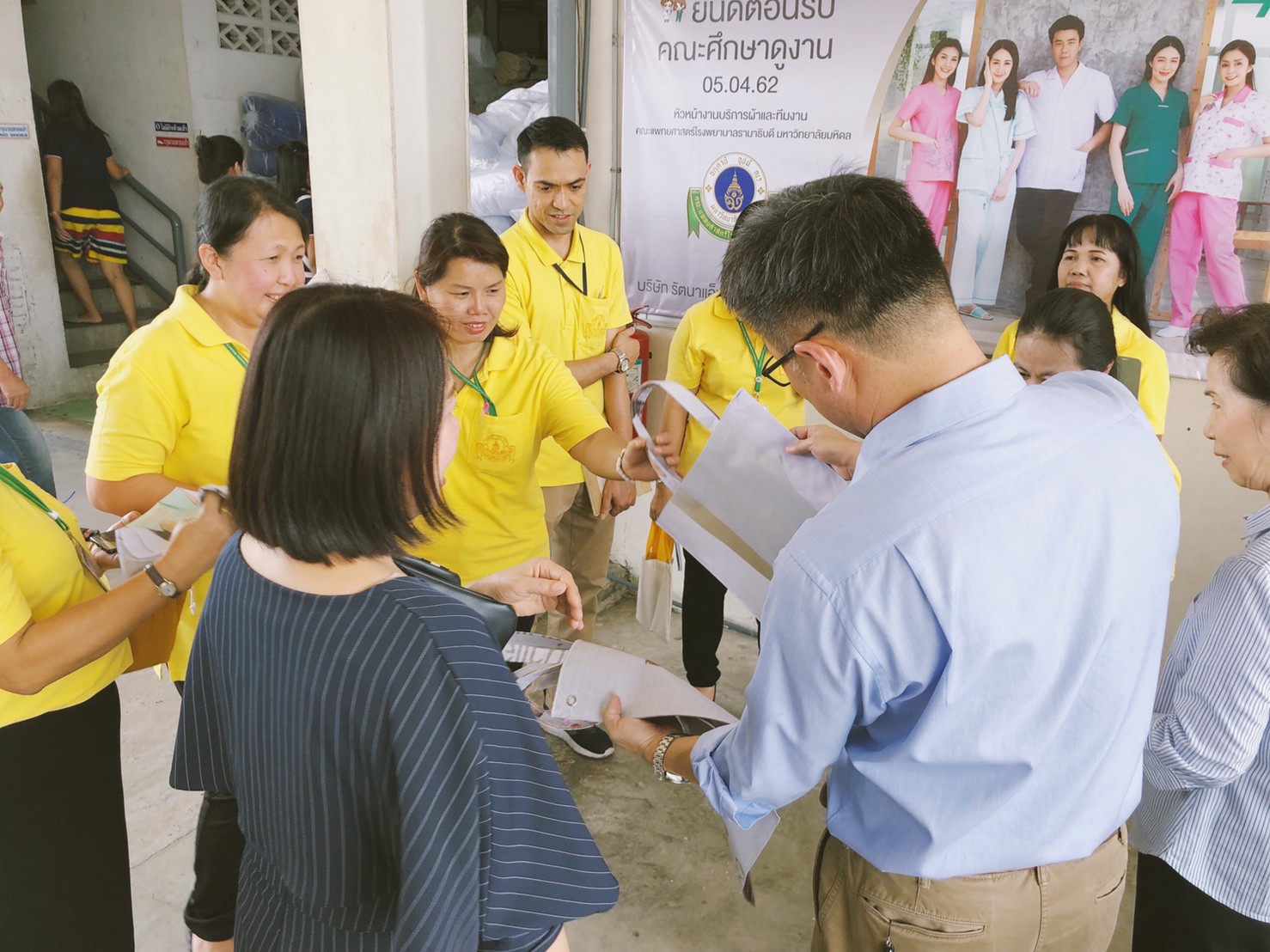 หัวหน้างานบริการผ้าและทีมงาน คณะแพทยศาสตร์ รามาธิบดี