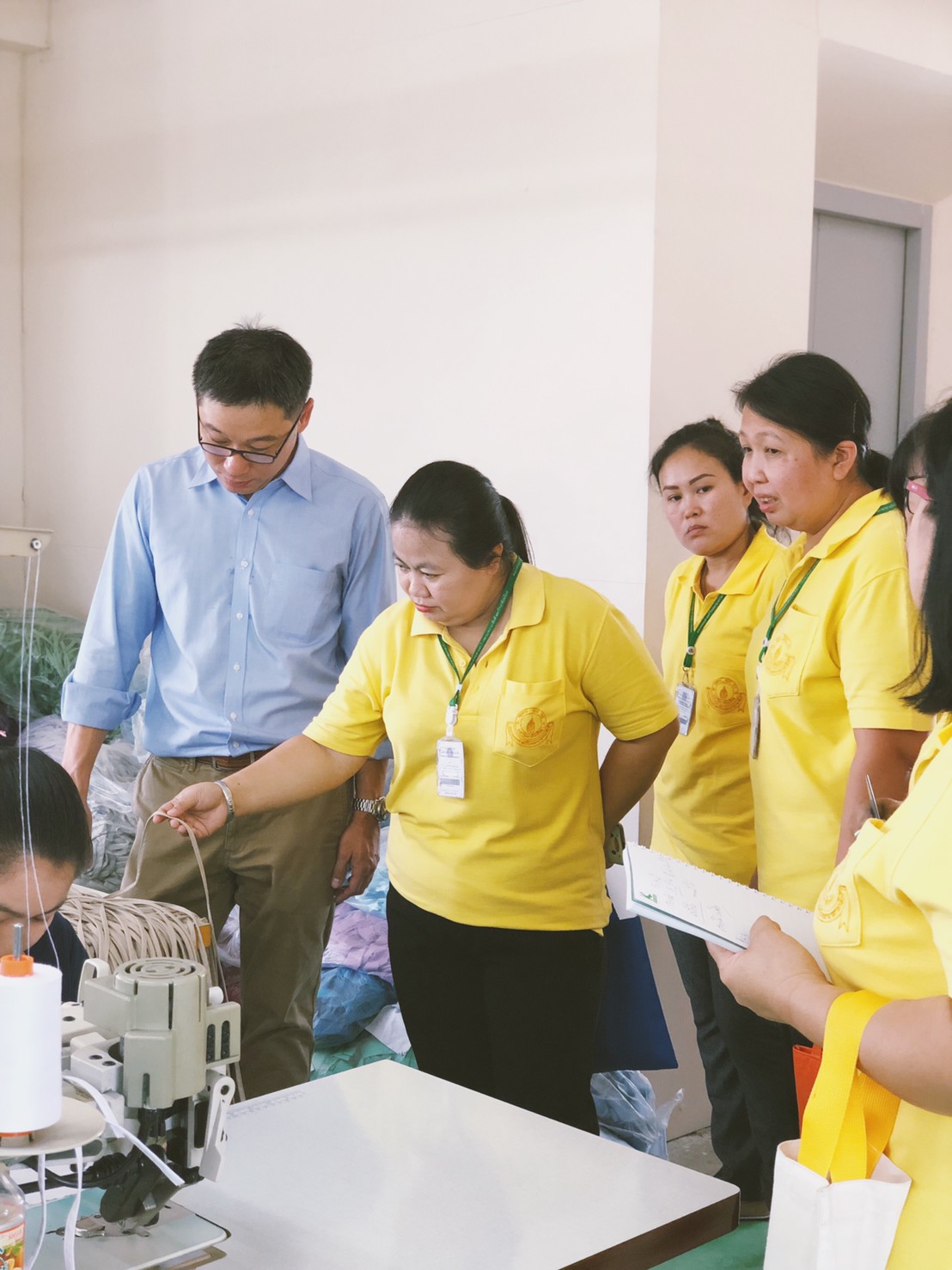 หัวหน้างานบริการผ้าและทีมงาน คณะแพทยศาสตร์ รามาธิบดี