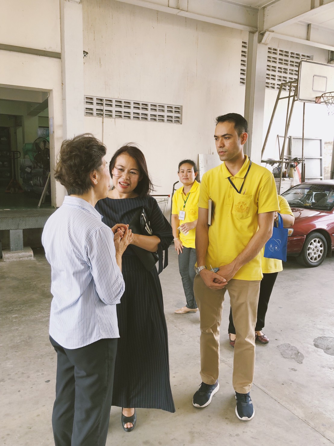 หัวหน้างานบริการผ้าและทีมงาน คณะแพทยศาสตร์ รามาธิบดี